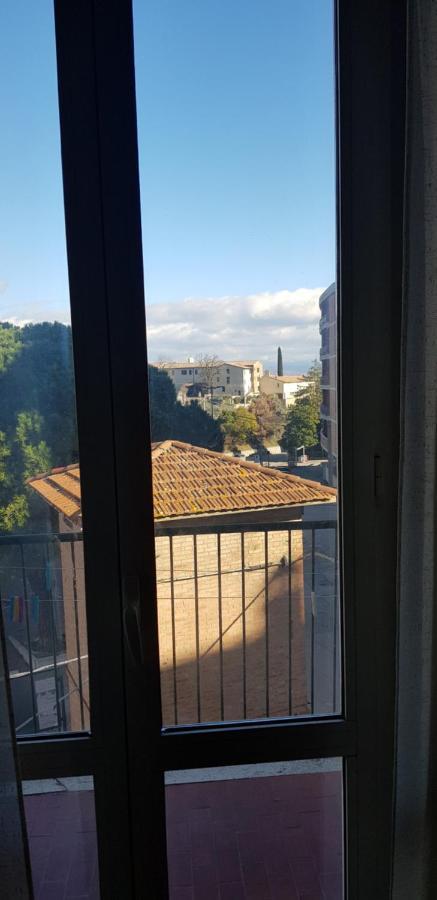 Vicino Di Centro E Universita Stanza Con Balcone 페루자 외부 사진