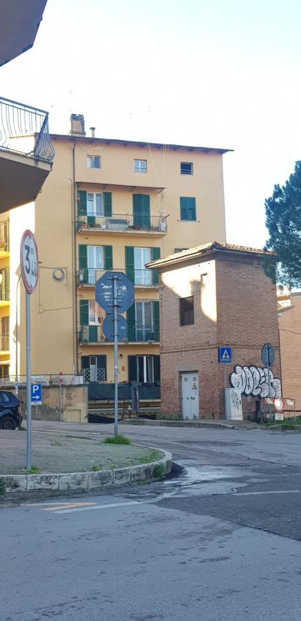Vicino Di Centro E Universita Stanza Con Balcone 페루자 외부 사진